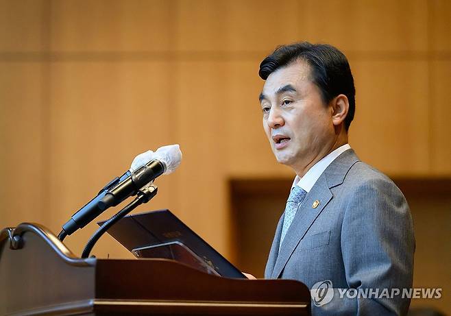 훈시하는 안규백 국방부 장관 (서울=연합뉴스) 안규백 국방부 장관이 3일 경기 과천 본부에서 열린 국방방첩본부 창설 행사에서 훈시하고 있다. 2026.8.3 [국방부 제공. 재판매 및 DB 금지] photo@yna.co.kr