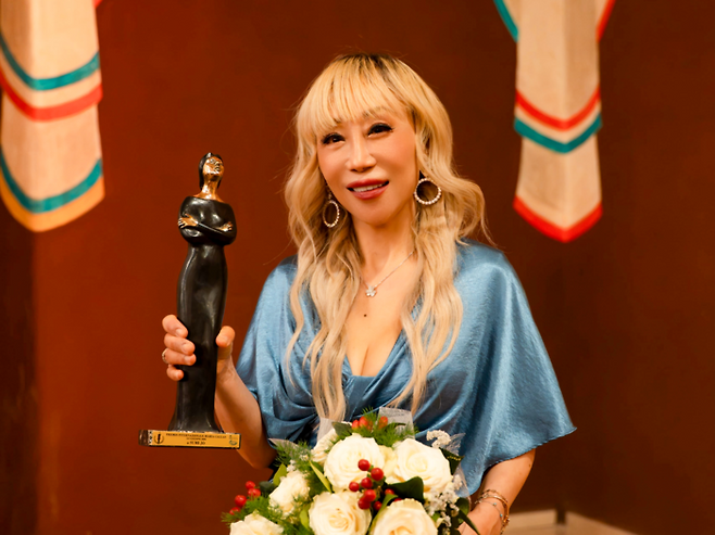 제12회 ‘마리아 칼라스 특별상’을 수상한 조수미.  SMI엔터테인먼트