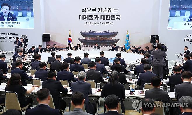 부처 업무보고 발언하는 이재명 대통령 (서울=연합뉴스) 한상균 기자 = 이재명 대통령이 4일 청와대 영빈관에서 열린 산업부·기후부·원안위 등에 대한 부처 업무보고에서 발언하고 있다. 2026.8.4 [청와대통신사진기자단] xyz@yna.co.kr