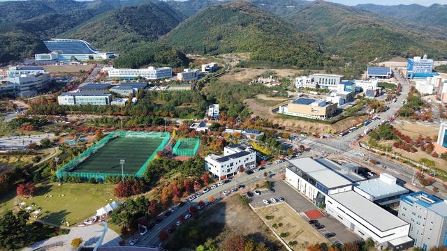 1차 공공기관 이전을 통해 조성된 대구 동구 신서동 혁신도시 전경. 입주한 공공기관 사이의 유휴부지가 눈에 띈다. 대구일보 DB