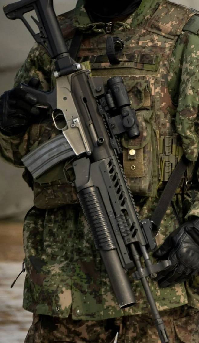 대한민국 국군에 지급된 K2C1소총/조선일보DB