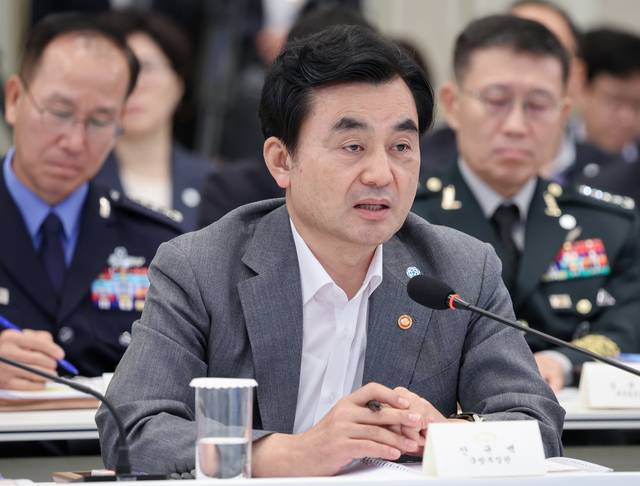 안규백 국방부 장관이 5일 청와대 영빈관에서 열린 이재명 대통령 주재 부처 업무보고에서 보고하고 있다. [청와대통신사진기자단]