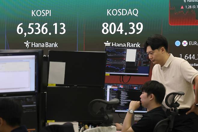 코스피 하락 출발. 연합뉴스