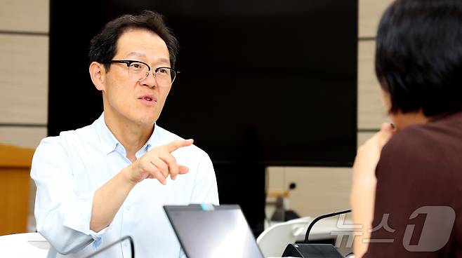 최경일 보건복지부 첨단의료지원관이 3일 세종시 정부세종청사에서 뉴스1과 인터뷰를 하고 있다.  ⓒ 뉴스1 김기남 기자