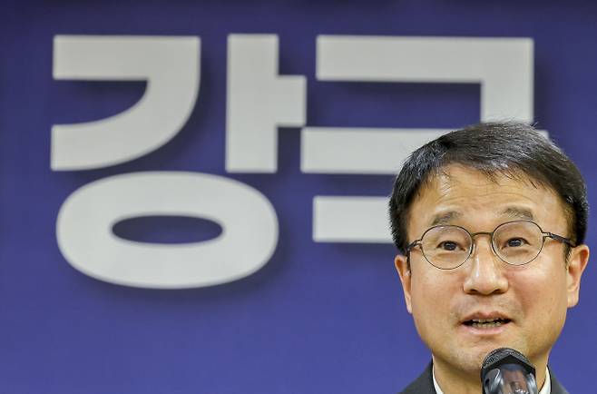 국회가 현대차그룹의 9조원 규모 새만금 투자를 성공적으로 안착시켜 대한민국을 피지컬 인공지능(AI) 글로벌 1강으로 도약시키자는 데 공감대를 이뤘다. 사진은 한병도 더불어민주당 당대표 직무대행 겸 원내대표가 6일 서울 여의도 국회 의원회관에서 열린 대한민국 글로벌 로봇 파운드리 도약과 K-피지컬AI 강국 실현을 위한 포럼에서 발언하고 있는 모습. /사진=뉴시스