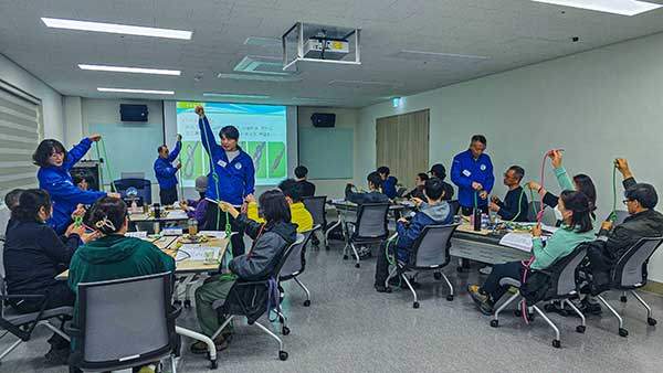 지난 교육 과정의 매듭법 수업.&nbsp;