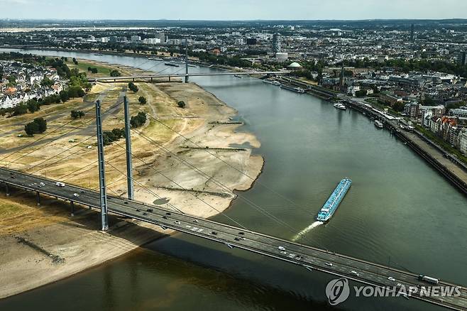 뒤스부르크 라인강 화물선 [dpa via AP 연합뉴스. 재판매 및 DB 금지]