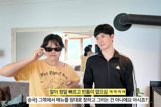 Kim Seong-joos son, Kim Min-gook, caught the attention of viewers by showing a more mature side and excellent hosting skills during a trip to Switzerland with Evil community member Lee Soo-hyun. Appearing in a video for the first time in a while, Kim Min-gook displayed his witty banter and friendliness, raising expectations for his future broadcasting activities.