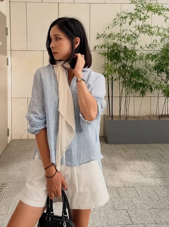 Actress Ko So-young shared an update on her Instagram, revealing her new medium-length hairstyle, along with greetings for the beginning of autumn. Ko So-young showcased her unchanging beauty with a sophisticated styling that paired a blue striped shirt with white shorts.In the released photos, Ko So-young captivated attention with her slender legs and a more elegant aura. To mark the arrival of autumn, she added warm greetings for her fans, advising them to stay safe from the heat.Meanwhile, Ko So-young married actor Jang Dong-gun in 2010 and has one son and one daughter. Currently, she runs a personal YouTube channel and actively communicates with her fans.