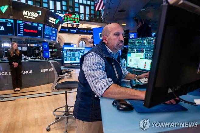 뉴욕증권거래소의 트레이더 [AFP=연합뉴스. 재판매 및 DB 금지]