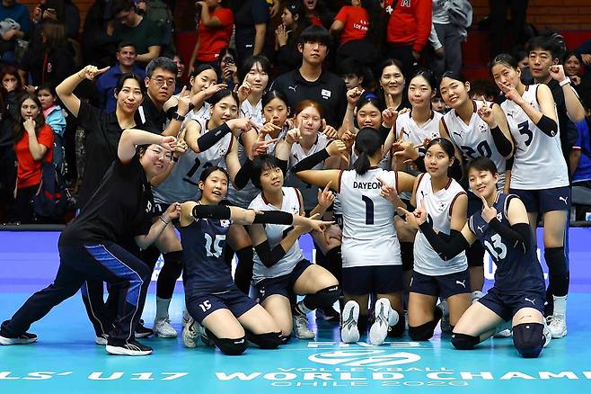 7일 조별리그 D조 1차전에서 푸에르토리코를 3-1로 꺾은 17세 이하 여자 배구대표팀 [국제배구연맹(FIVB) 제공. 재판매 및 DB 금지]