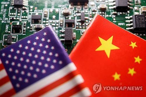 미중 국기와 반도체 이미지 [로이터=연합뉴스 자료사진. 재판매 및 DB 금지 ]