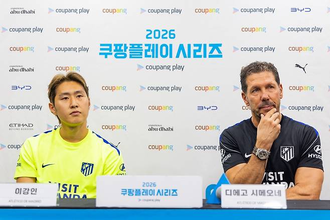 아틀레티코 마드리드의 이강인과 디에고 시메오네 감독 [쿠팡플레이 제공. 재판매 및 DB 금지]