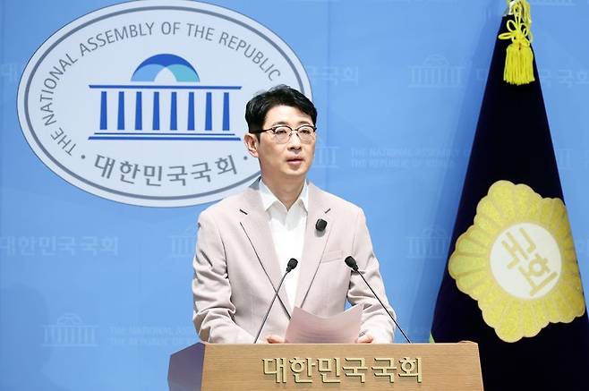 주진우 국민의힘 의원이 9일 여의도 국회 소통관에서 선거관리위원회의 시간대별 투표율 입력 관련 기자회견을 하고 있다.뉴시스