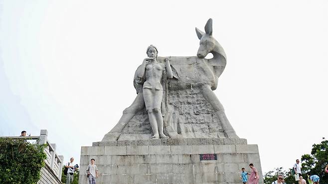 싼야로 온 옥황상제의 딸은 어떤 사연 품었길래..칠선령의 명랑함과는 다를까.