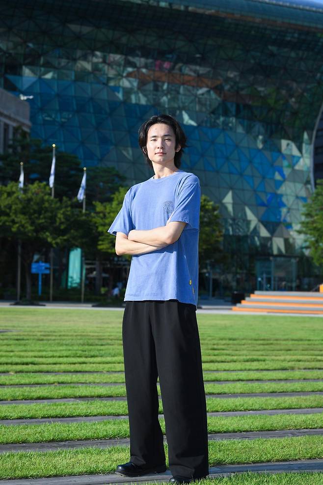 2029년 인빅터스 게임 출전을 목표로 뛰는 표정호 선수가 6일 서울 중구 서울광장에서 한국일보와 인터뷰 중 포즈를 취하고 있다. 윤기훈 인턴기자