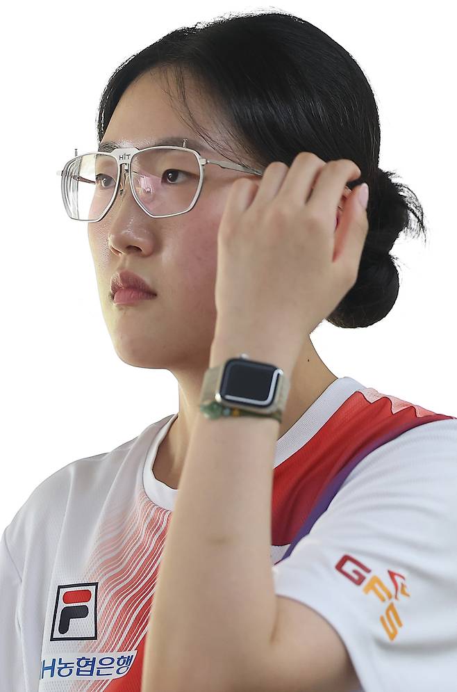 사격 국가대표 양지인이 10일 충북 진천군 국가대표선수촌에서 열린  제20회 아이치-나고야 아시안게임 사격 미디어데이에서 훈련하고 있다.   진천 | 연합뉴스