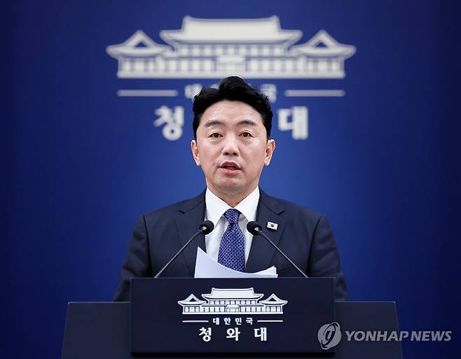 강훈식 비서실장, 메가프로젝트 2차 점검회의 결과 브리핑(서울=연합뉴스) 김도훈 기자 = 강훈식 비서실장이 10일 청와대 춘추관에서 이날 열린 메가프로젝트 민관합동 제2차 점검회의 결과 브리핑을 하고 있다. 2026.8.10 superdoo82@yna.co.kr