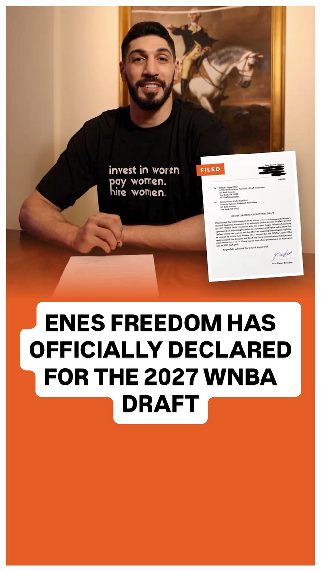 11일 SNS를 통해 2027 WNBA 드래프트 참가 신청서에 서명하는 영상을 게시하며 WNBA 트랜스젠더 논란을 꼬집은 프리덤. 사진=프리덤 SNS