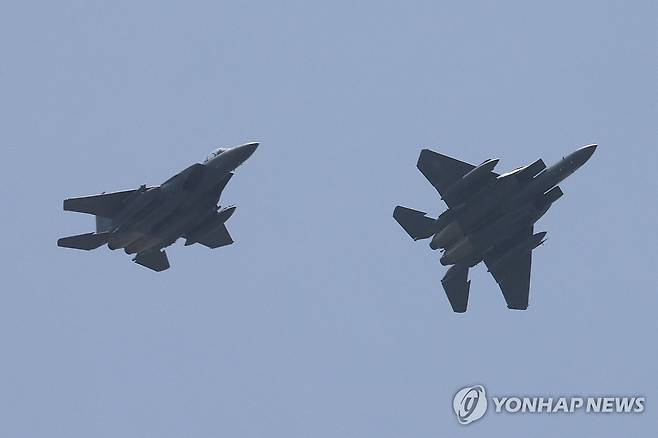 비행하는 F-15K 전투기 본 기사 내용과 관련 없음. [국방일보 제공. 재판매 및 DB 금지] photo@yna.co.kr
