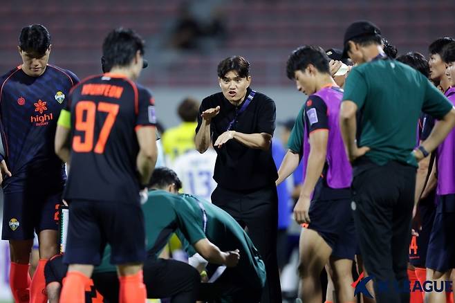 정경호 강원 감독(한국프로축구연맹 제공)