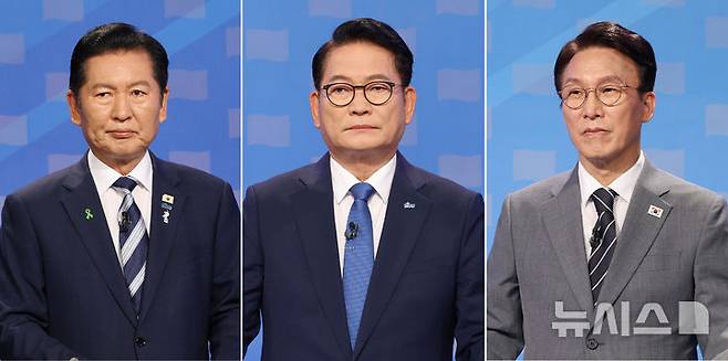 [서울=뉴시스] 국회사진기자단 = 정청래(왼쪽부터)·송영길·김민석 더불어민주당 당대표 후보가 12일 서울 양천구 목동 SBS에서 열린 당대표 후보자 토론회를 준비하고 있다. 2026.08.12. photo@newsis.com
