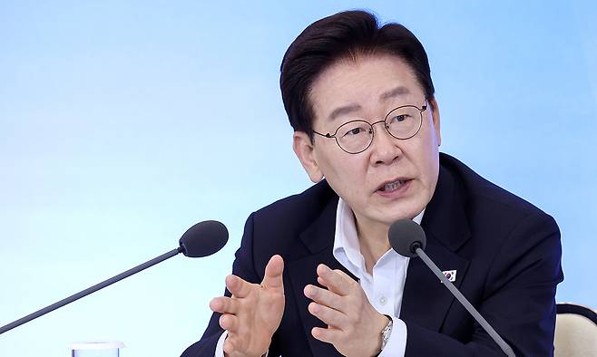 이재명 대통령이 12일 청와대에서 열린 미래성장동력 '7대 SEED' 보고회에서 발언하고 있다. 연합뉴스