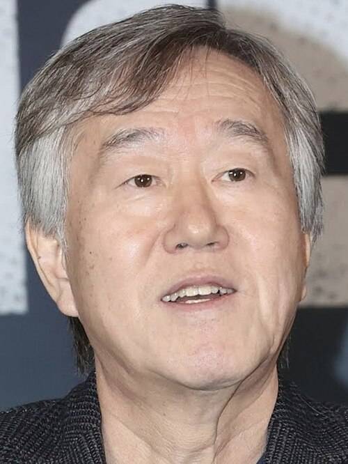 뇌출혈은 평소 철저한 혈압 관리가 예방의 핵심이며, 극심한 두통이나 편측 마비 같은 의심 증상이 발생할 경우 지체 없이 응급실을 찾아 빠른 조치를 취해야 한다｜출처: 위키백과