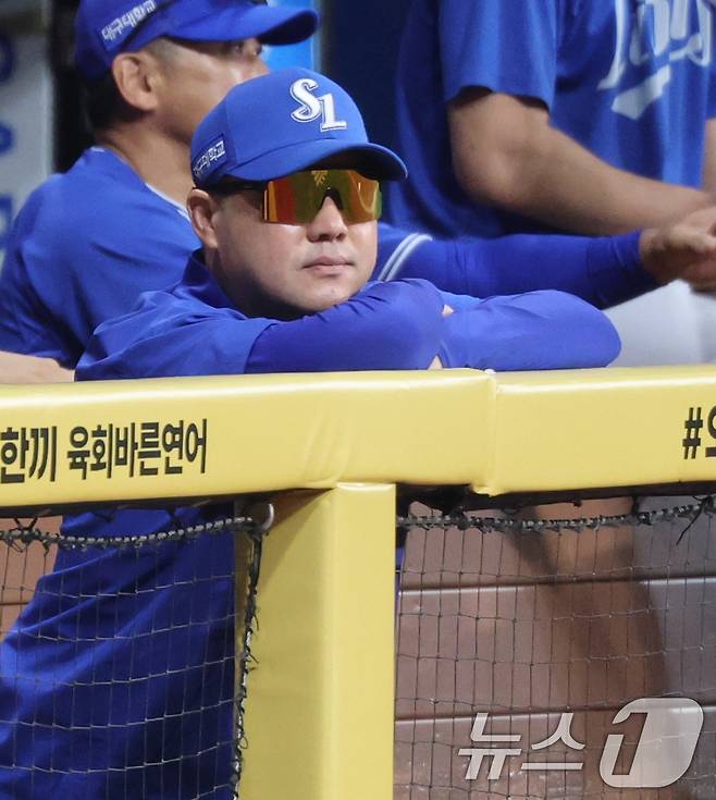 22일 서울 구로구 고척스카이돔에서 열린 '2026 신한은행 SOL KBO리그' 삼성 라이온즈와 키움 히어로즈의 경기에서 삼성 박진만 감독이 경기를 지켜보고 있다. 2026.7.22 ⓒ 뉴스1 오대일 기자
