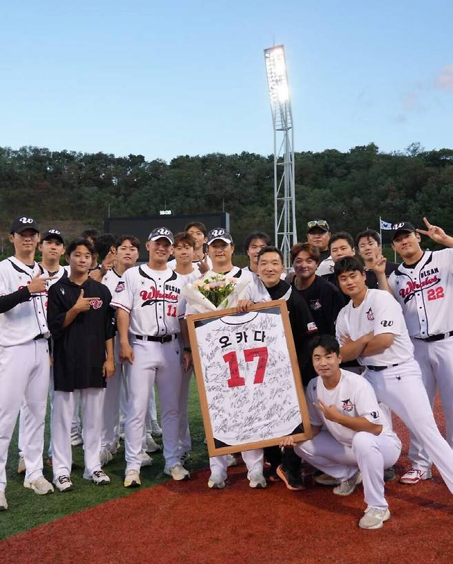 오카다와 울산의 공식 작별인사. 하지만 KBO의 규정 해석 실수 촌극으로 인해 오카다는 다시 울산으로 돌아와 뛰게 됐다. 사진=오카다 SNS