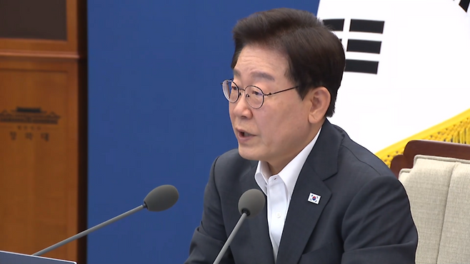 수석보좌관회의 주재하는 이재명 대통령