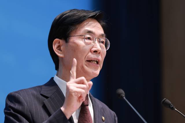 조경태 국민의힘 의원은 5일 국회 소통관에서 국민의힘 윤민우 윤리위원장 사퇴와 윤리위 재구성, 한동훈 의원에 대한 제명 징계 철회 등을 촉구하고 있다. 연합뉴스
