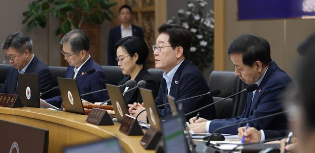발언하는 李대통령  : 이재명 대통령이 11일 오전 세종시 정부세종청사에서 국무회의를 주재하며 발언하고 있다.  연합뉴스