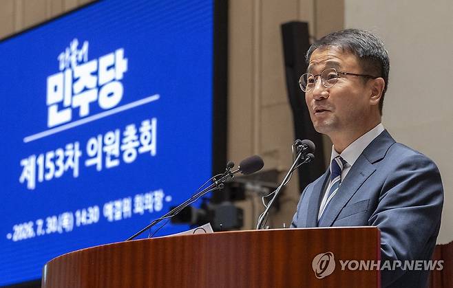 의원 총회에서 발언하는 한병도 대표 직무대행 [연합뉴스 자료사진]