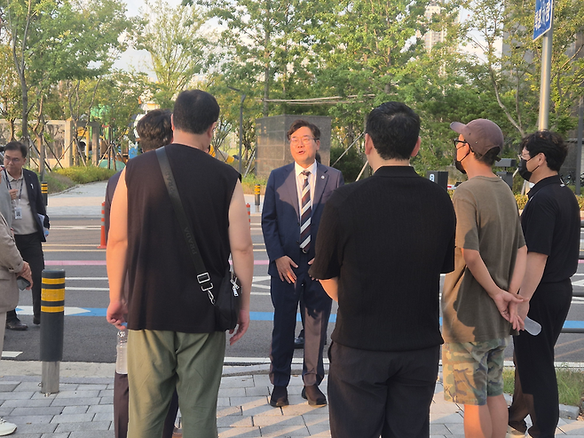 14일 박찬대 인천시장이 인천 연수구 송도동 럭스오션SK뷰 단지를 찾았다. /박해윤 기자 yun@incheonilbo.com