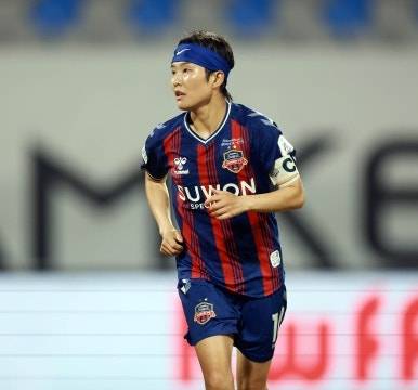 14일 수원종합운동장서 열린 2026 WK리그 20라운드 수원FC위민과 상무여자축구단의 경기서 멀티골을 기록한 지소연. 사진=수원FC위민