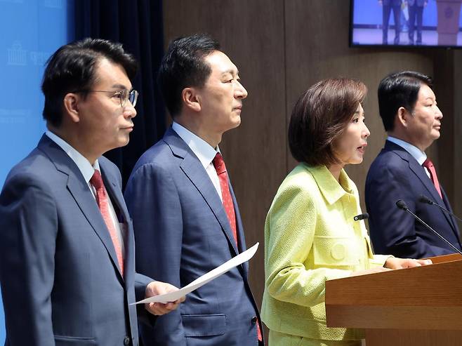 국민의힘 윤상현(왼쪽부터), 김기현, 나경원, 권영진 의원이 1일 오전 서울 여의도 국회 소통관에서 ‘권창영 종합특검팀의 야당 국회의원 탄압수사 규탄’ 기자회견을 하고 있다 2026.7.1/뉴스1
