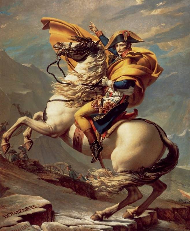 나폴레옹의 대표 그림. 자크루이 다비드가 그린 그림으로 알프스의 생베르나르 고개(Grand Saint-Bernard)를 넘었던 실제 원정이 배경이다. 다만 실제로는 노새를 타고 안내인의 도움을 받으며 조용히 넘었다고 전해진다