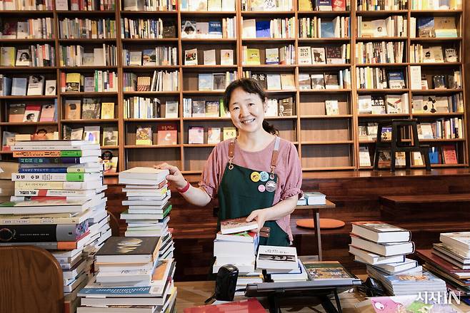 7월29일 불광문고 수련점 장수련 점장이 카메라 앞에 섰다. ⓒ김흥구