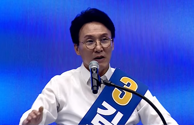 더불어민주당 김민석 당 대표 후보가 15일 합동연설회에서 김대중 정신을 강조했다. /사진제공=유튜브 델리민주 화면 갈무리