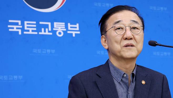 김윤덕 국토교통부 장관이 14일 세종시 정부세종청사 국토부 기자실에서 열린 취임 1주년 기자간담회에서 발언하고 있다. 2026.8.14/뉴스1