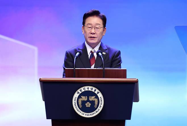 이재명 대통령이 15일 서울 종로구 세종문화회관에서 열린 제81주년 광복절 경축식에서 경축사를 하고 있다. 2026.8.15. 뉴스1