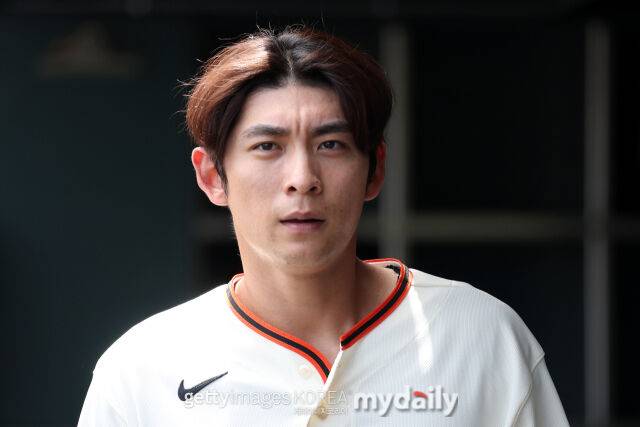 이정후가 더그아웃에서 경기를 준비하고 있다./게티이미지코리아