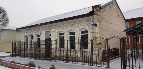 러시아 우스리스크에 있는 최재형기념관 (서울=연합뉴스) 최재형 선생 가족들이 1909년 초부터 거주했던 집을 개조해 2019년 3월 개관한 최재형기념관. 최재형 선생은 1920년 4월 5일 이곳에서 일본군에게 체포되어 4월 7일 우수리스크형무소 인근 야산에서 순국했다. [최재형 기념사업회 제공. 재판매 및 DB 금지]