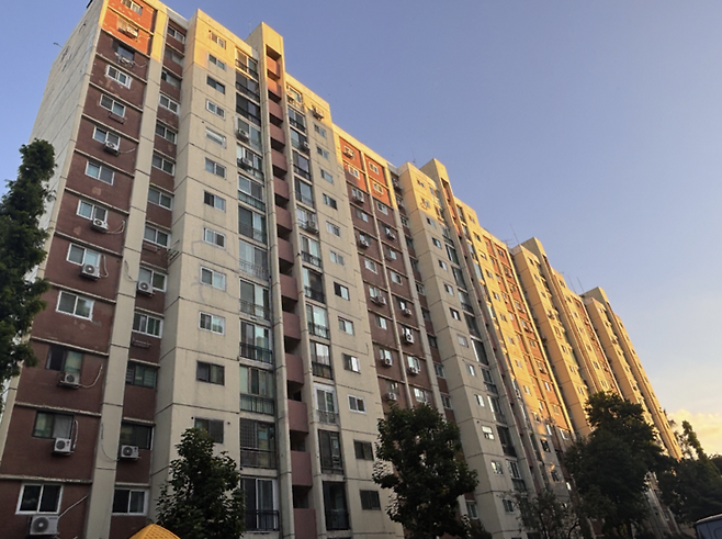 ▲압구정 3구역 '현대 6‧7차 아파트' 단지 내 전경. 사진=고해람 인턴기자