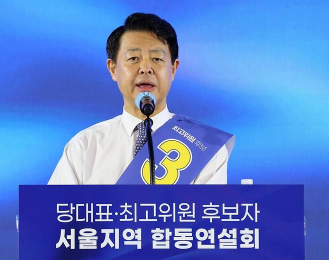 김영호 더불어민주당 최고위원 후보가 16일 경기 고양시 일산서구 킨텍스 제2전시장에서 열린 민주당 당대표·최고위원 후보자 서울 합동연설회에서 정견발표를 하고 있다. 2026.08.16. 고양=뉴시스