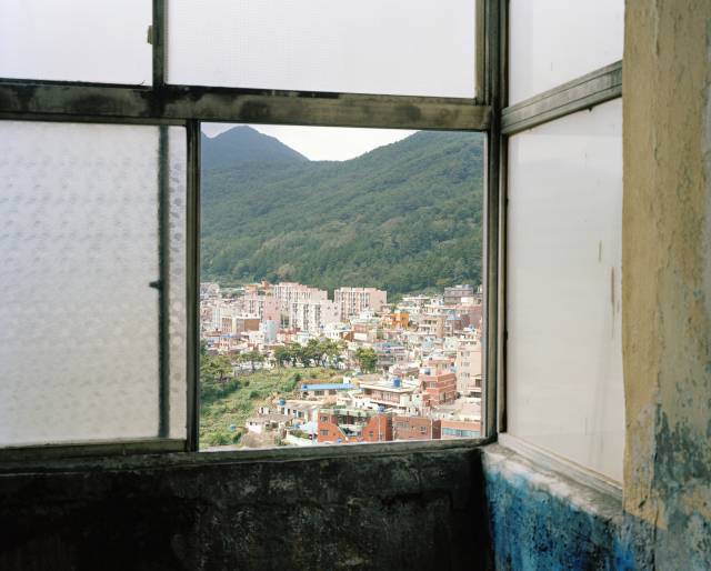 이동근, 모던시티-좌천아파트 12, 2012. 나숨갤러리 제공