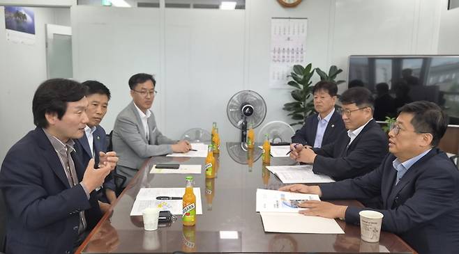 ▲ 경산시는 12일과 13일 기획재정부, 국토교통부, 행정안전부 등 중앙 부처 관계자들과 연쇄 면담을 갖고 주요 국가투자 예산사업의 필요성을 설명하며 정부의 적극적인 국비 지원을 요청했다. 중앙부처 방문. 경산시.