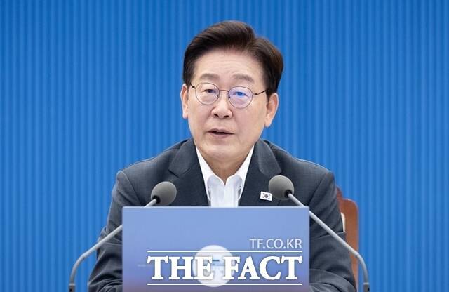 이재명 대통령은 17일 거제를 비롯한 남부 지방 폭우 피해에 "피해를 최소화하는 데 모든 역량을 집중해 달라"고 강조했다. /뉴시스