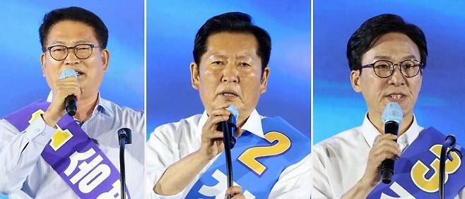 송영길(왼쪽부터), 정청래, 김민석 더불어민주당 대표 후보가 16일 경기 고양시 일산서구 킨텍스 제2전시장에서 열린 민주당 당대표·최고위원 후보자 서울 합동연설회에서 각각 정견발표를 하고 있다. 뉴시스